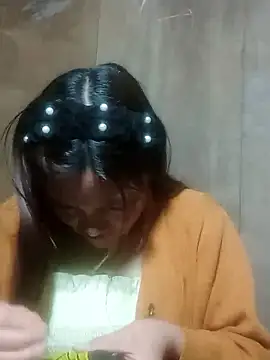 jjennyyy online show from May 3, 2026, 2:53 pm