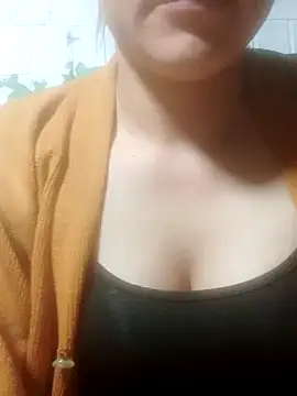 jjennyyy online show from May 18, 2026, 1:05 pm