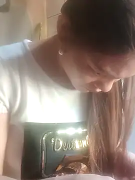 jjennyyy online show from March 31, 2026, 7:21 am