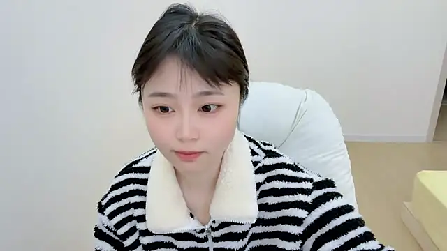 Onefiona online show from April 15, 2026, 6:52 am