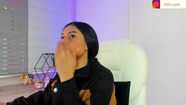 lilith petit  online show from April 15, 2026, 1:26 pm