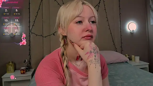 AdeleSilvy online show from March 19, 2026, 1:49 am