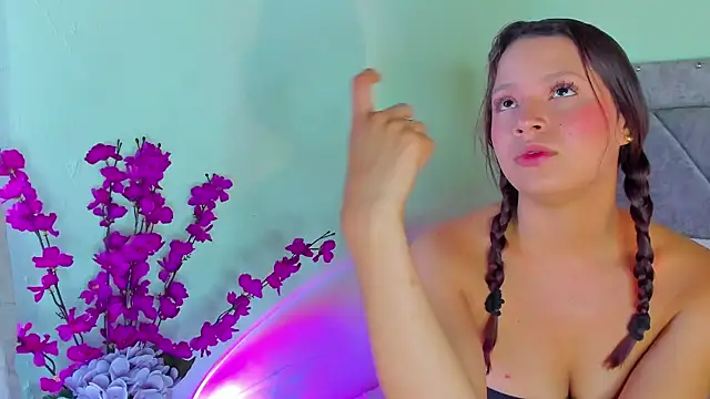 Britanny77 online show from April 9, 2026, 10:05 pm