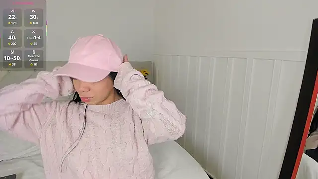 Little Lexyy online show from April 7, 2026, 5:09 am