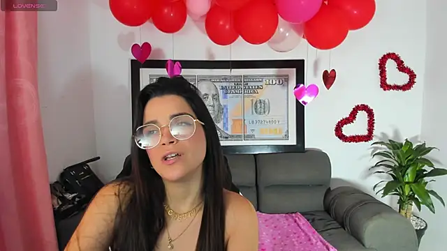 LucianaMoreau online show from February 17, 2026, 11:35 pm