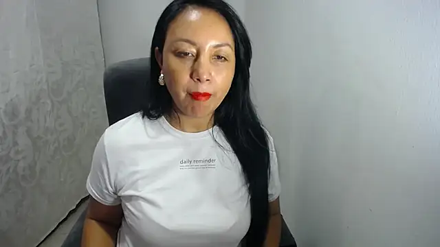 Snapshot of soyElena46 chatting on April 25, 2026, 2:25 pm soyElena46 online show from April 25, 2026, 2:25 pm