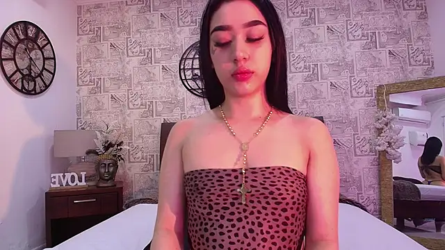 emily clarkk  online show from January 16, 2026, 8:02 pm