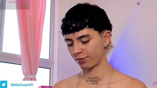 Maiky Cooper01 online show from March 26, 2026, 1:42 pm