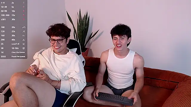 Snapshot of DarrenColleen chatting on February 8, 2026, 3:04 am DarrenColleen online show from February 8, 2026, 3:04 am