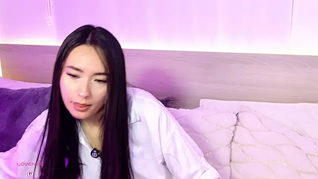 AliceeBloom online show from March 30, 2026, 11:11 am