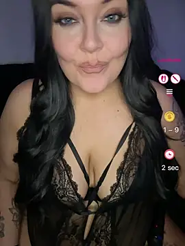 Snapshot of Miss_CurvesXXX chatting on April 29, 2026, 9:21 pm Miss CurvesXXX online show from April 29, 2026, 9:21 pm