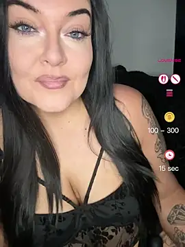 Snapshot of Miss_CurvesXXX chatting on May 7, 2026, 1:36 pm Miss CurvesXXX online show from May 7, 2026, 1:36 pm