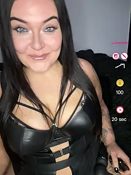 Snapshot of Miss_CurvesXXX chatting on May 8, 2026, 9:51 pm Miss CurvesXXX online show from May 8, 2026, 9:51 pm