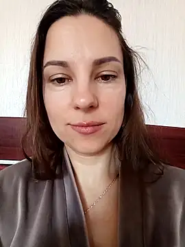 She-Moon online show from April 5, 2026, 6:53 am