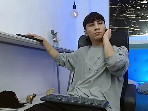 XanderGrey8 online show from February 2, 2026, 7:13 pm