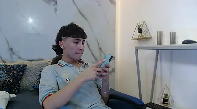 XanderGrey8 online show from April 19, 2026, 7:38 pm