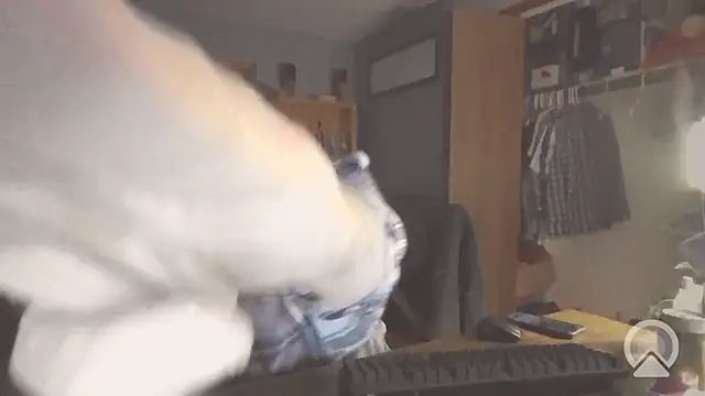 chrisw8140 online show from April 7, 2026, 4:14 am