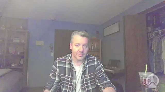 chrisw8140 online show from April 3, 2026, 5:36 am