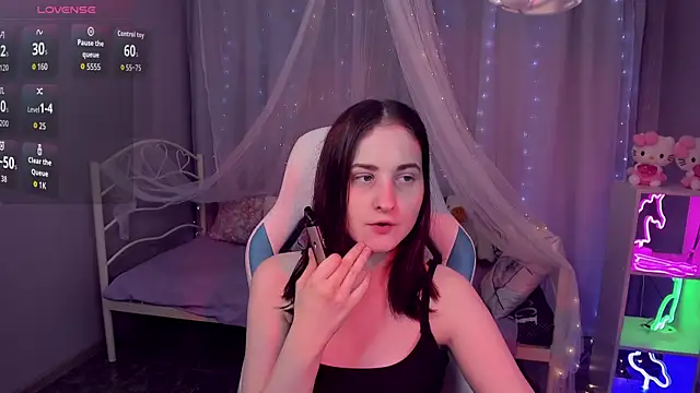 KiraDuvall online show from April 19, 2026, 5:14 pm