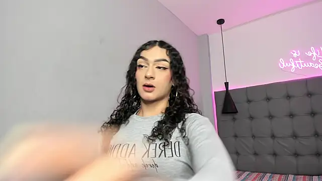scarletcherry18 online show from May 29, 2026, 3:56 am