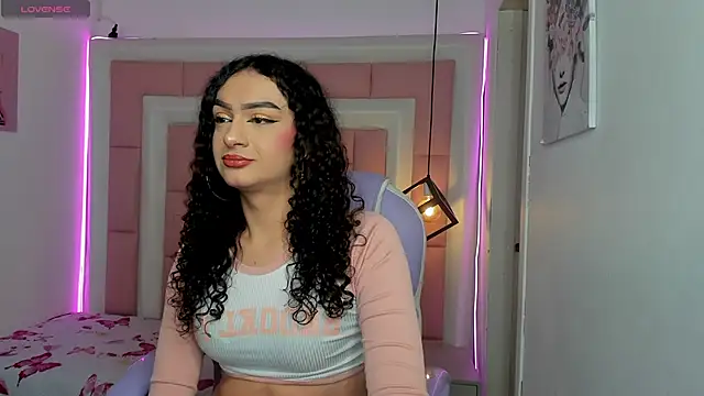 scarletcherry18 online show from June 17, 2026, 3:06 am