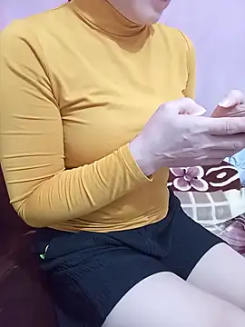 Phoebe-e online show from February 5, 2026, 1:40 pm