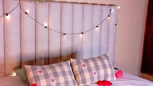 Snapshot of ChloeeMiller__ chatting on March 2, 2026, 2:23 am ChloeeMiller online show from March 2, 2026, 2:23 am