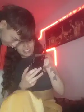 AlexxaAndRileyy online show from February 6, 2026, 1:07 pm