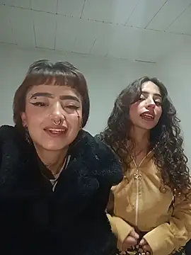 AlexxaAndRileyy online show from April 16, 2026, 10:01 pm