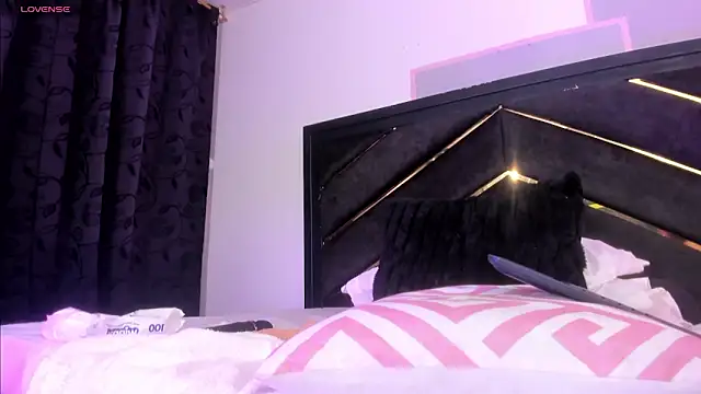 april jones05 online show from April 18, 2026, 7:07 pm