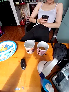 Snapshot of TWOLOVE16 chatting on April 29, 2026, 2:10 pm TWOLOVE16 online show from April 29, 2026, 2:10 pm