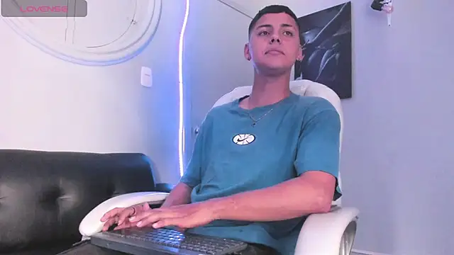 Liam9  online show from January 18, 2026, 2:48 am