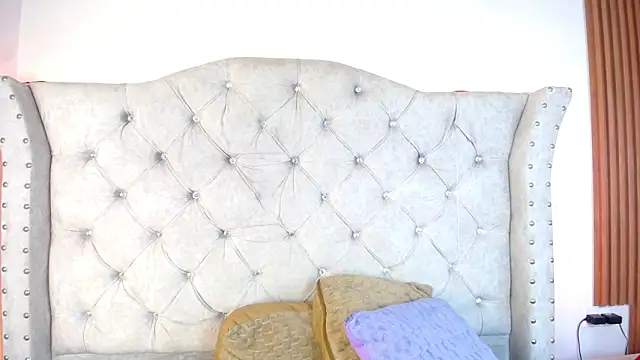 Snapshot of Violet_Collins1 chatting on June 4, 2026, 9:36 am Violet Collins1 online show from June 4, 2026, 9:36 am