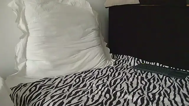 Snapshot of janehotmilf chatting on October 5, 2025, 5:42 am janehotmilf online show from October 5, 2025, 5:42 am