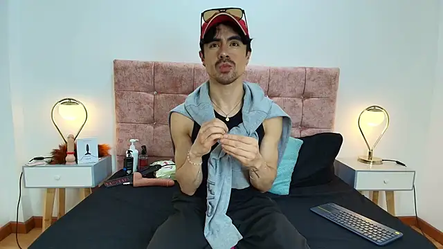 Ethan Briggs  online show from April 17, 2026, 8:00 pm