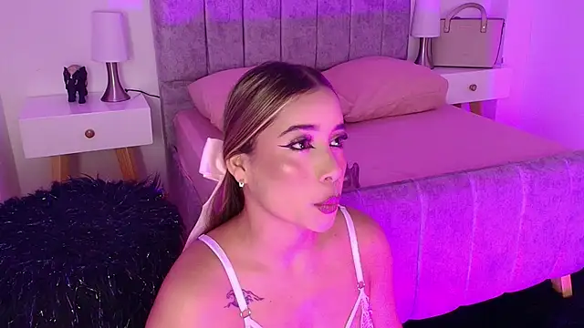 Snapshot of Lucy_Carson_ chatting on February 11, 2026, 4:12 am Lucy Carson online show from February 11, 2026, 4:12 am