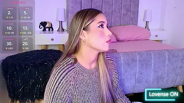 Snapshot of Lucy_Carson_ chatting on February 17, 2026, 4:21 am Lucy Carson online show from February 17, 2026, 4:21 am