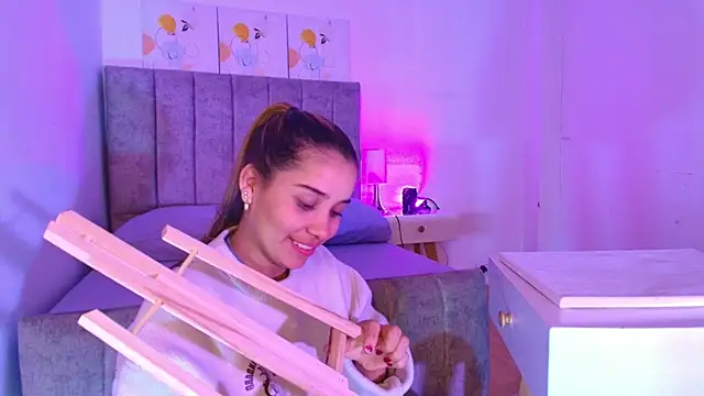 Lucy Carson  online show from April 3, 2026, 3:13 am