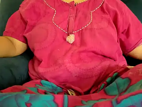 Snapshot of TamilDreamgirl08 chatting on April 10, 2026, 6:53 am TamilDreamgirl08 online show from April 10, 2026, 6:53 am