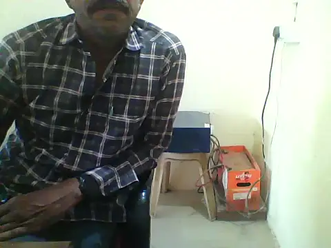 Snapshot of dream_king_1985 chatting on March 19, 2026, 4:56 am dream king 1985 online show from March 19, 2026, 4:56 am