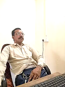 Snapshot of dream_king_1985 chatting on March 25, 2026, 2:33 am dream king 1985 online show from March 25, 2026, 2:33 am