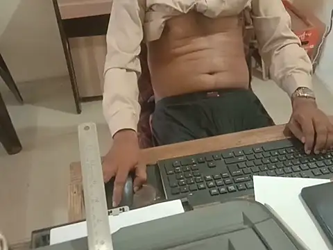 Snapshot of dream_king_1985 chatting on April 5, 2026, 7:48 am dream king 1985 online show from April 5, 2026, 7:48 am