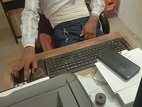 Snapshot of dream_king_1985 chatting on April 1, 2026, 2:24 am dream king 1985 online show from April 1, 2026, 2:24 am