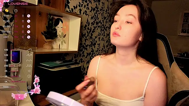 Snapshot of Fairy_m00n_ chatting on February 4, 2026, 11:55 pm Fairy m00n online show from February 4, 2026, 11:55 pm