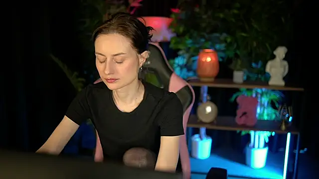 baby luna xo online show from February 26, 2026, 9:53 am