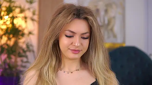 Snapshot of NayaQuinn chatting on February 3, 2026, 7:19 pm NayaQuinn online show from February 3, 2026, 7:19 pm