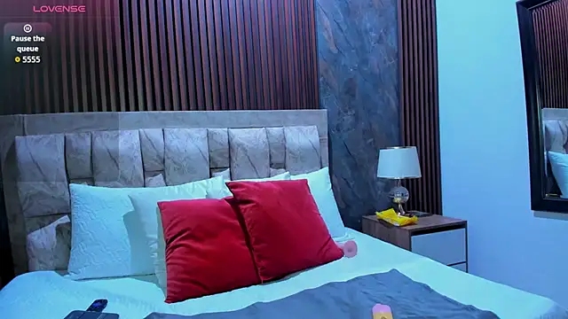 chloe love   online show from March 3, 2026, 11:28 am