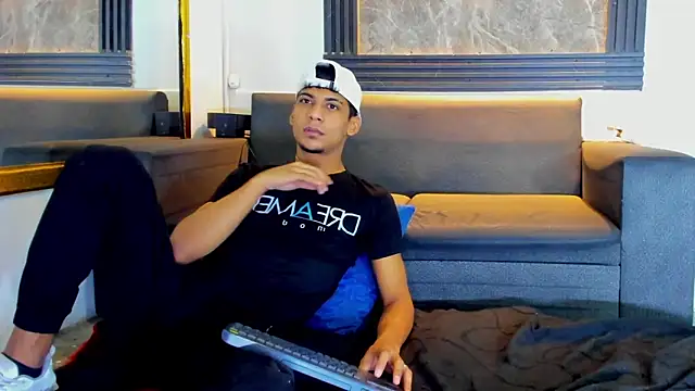 Snapshot of ALEX_KEITH26 chatting on February 4, 2026, 12:33 pm ALEX KEITH26 online show from February 4, 2026, 12:33 pm