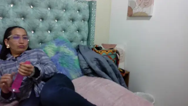 Snapshot of LiloEvelyne chatting on January 14, 2026, 3:54 am LiloEvelyne online show from January 14, 2026, 3:54 am