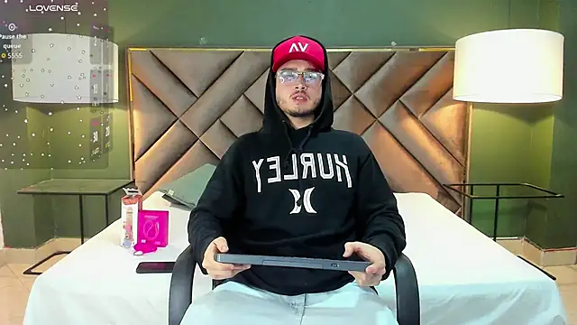 Snapshot of Salvattore_Muller chatting on February 24, 2026, 9:26 pm Salvattore Muller online show from February 24, 2026, 9:26 pm